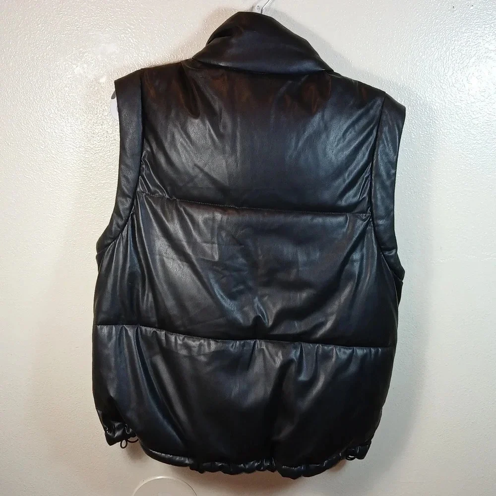 Bershka faux leather vest in black size medium - Picture 4 of 12